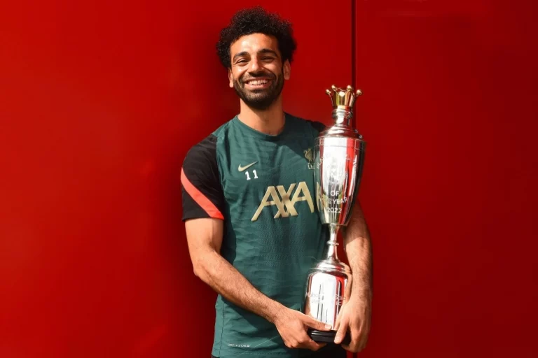 محمد صلاح فاز بجائزة لاعب العام في البريميرليغ (مواقع التواصل)