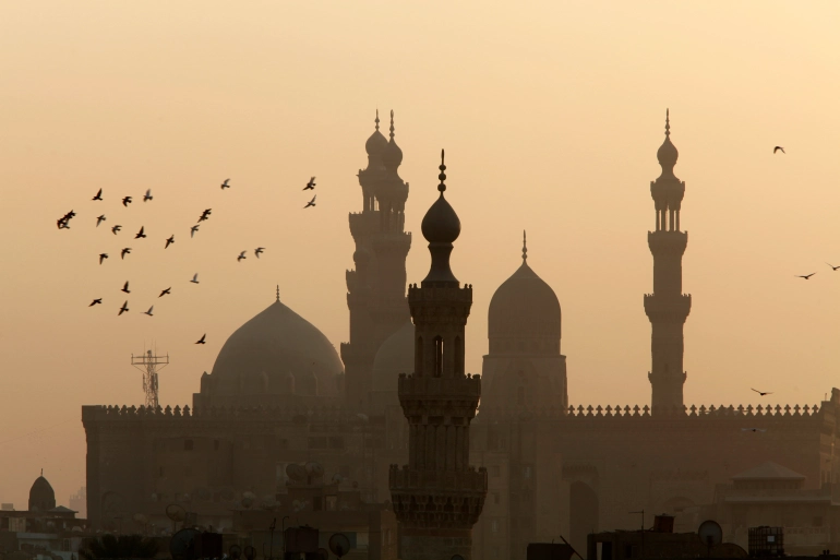 أولى الرحالة العثماني أوليا جلبي أهمية خاصة لمصر، وخصص لها أغلب صفحات الجزء العاشر من كتابه، وزارها مرتين بينهما 5 سنوات (غيتي)