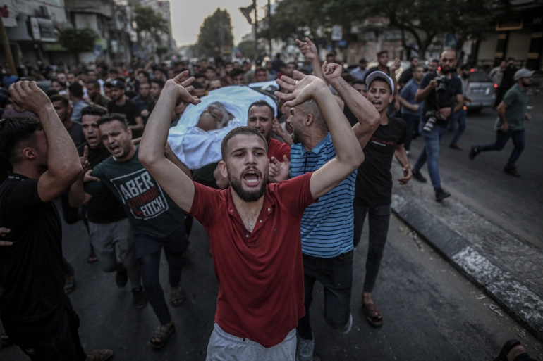 القصف الإسرائيلي على قطاع غزة خلّف أكثر من 40 قتيلا فلسطينيا وعشرات الجرحى (الأناضول)