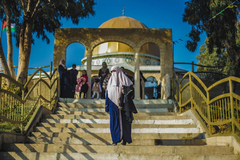 غالبية سكان قطاع غزة محرومون من زيارة القدس المحتلة بسبب الحصار والقيود الاسرائيلية (الجزيرة)