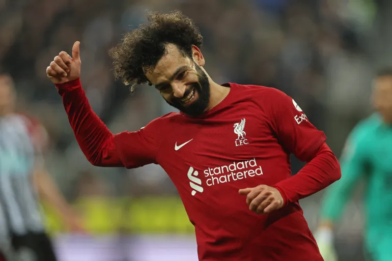 محمد صلاح سعيد بفوز فريقه ليفربول (رويترز)