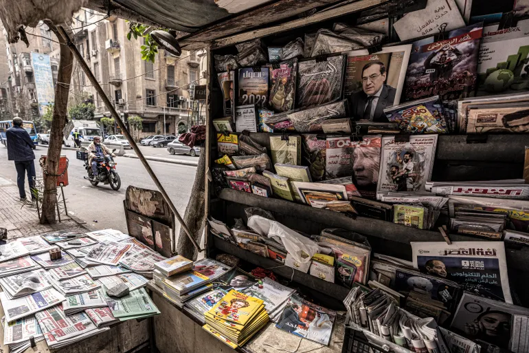 عدد الصحف في مصر بلغ 76 صحيفة قومية وحزبية وخاصة حسب الجهاز المركزي للتعبئة العامة والإحصاء (الفرنسية)