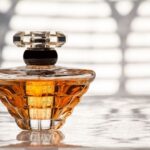 الرائحة واللون عاملان مهمان للتأكد من انتهاء صلاحية العطر (بيكسابي)