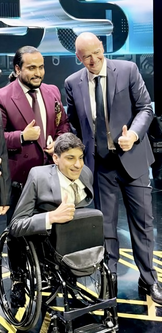 The millionaire Hamed Al-Maqtari and FIFA President Gianni Infantino, with FIFA Ambassador Ghanem Al-Muftah between them, at "The Best" awards ceremony.