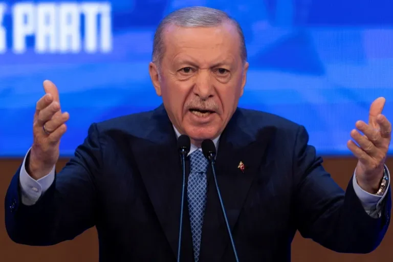 أردوغان: بلادنا ستواصل الوقوف إلى جانب المظلومين (رويترز)