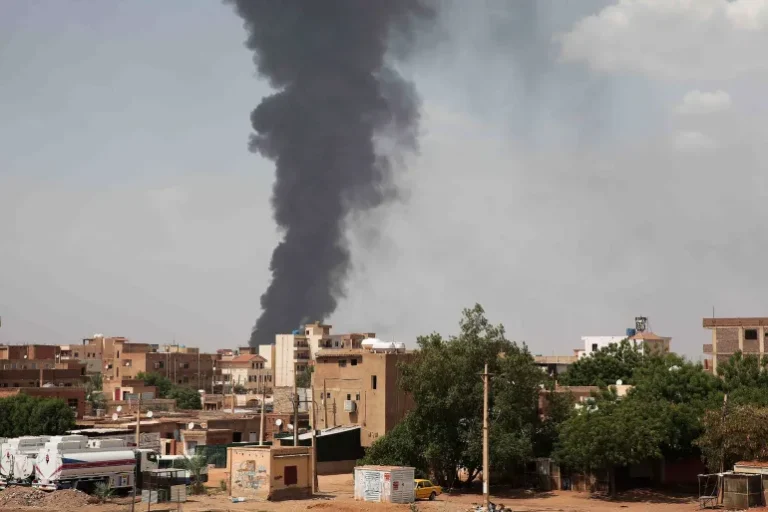 الجيش السوداني شن في الآوانة الأخيرة هجمات عنيفة على قوات الدعم السريع واستعاد السيطرة على عدة مناطق (أسوشيتد برس)